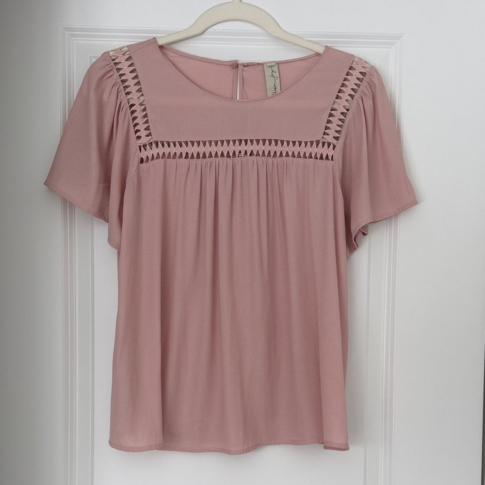 Chic Mauve Blouse with Cutout Detail